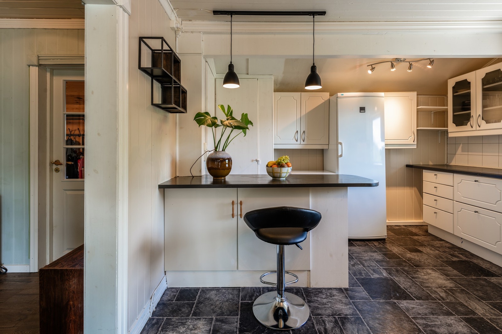 Her er det lett å trives - enten du lager middag til familien eller nyter morgenkaffen Galleribilde