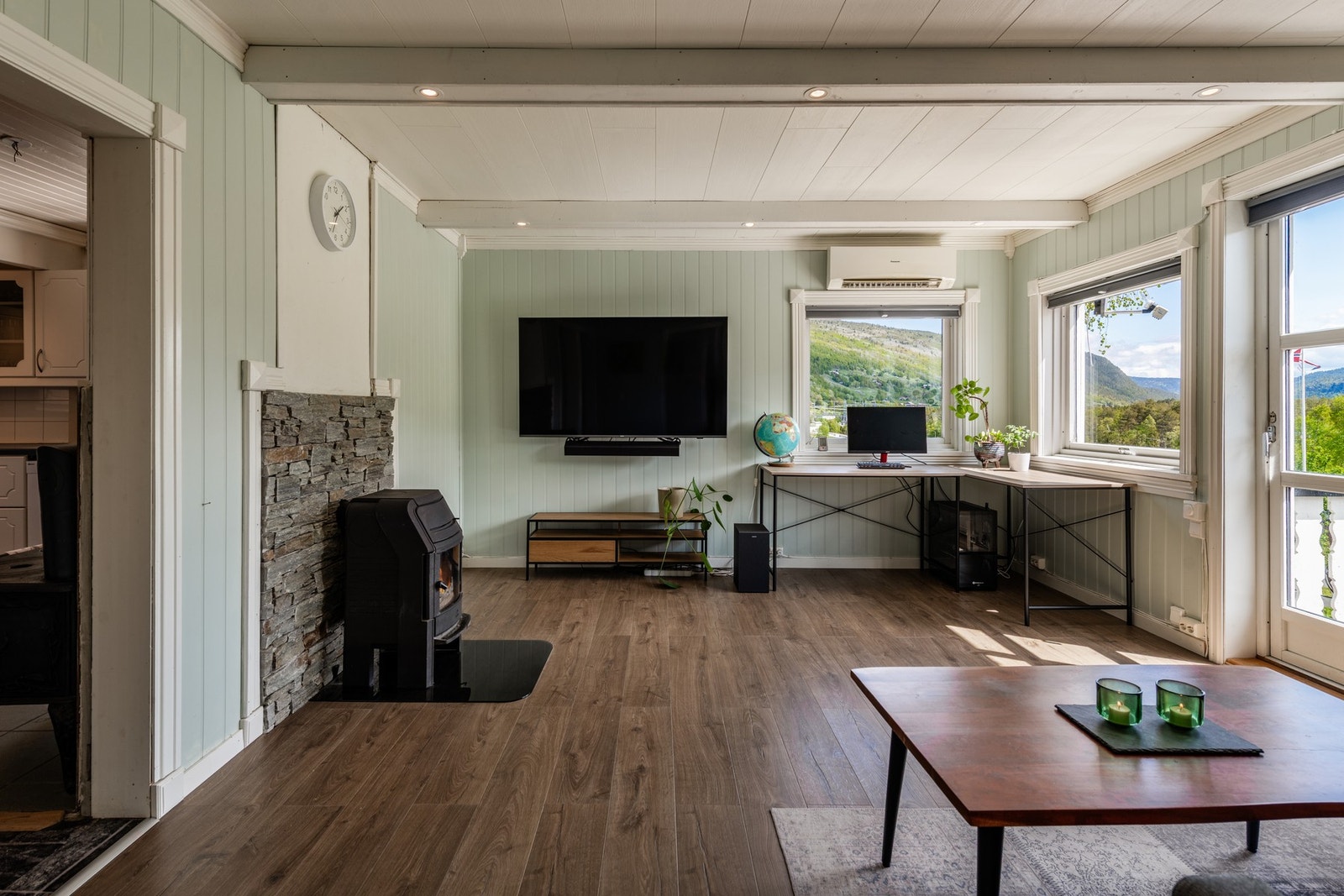 Her er det lett å bli sittende og nyte utsikten Galleribilde