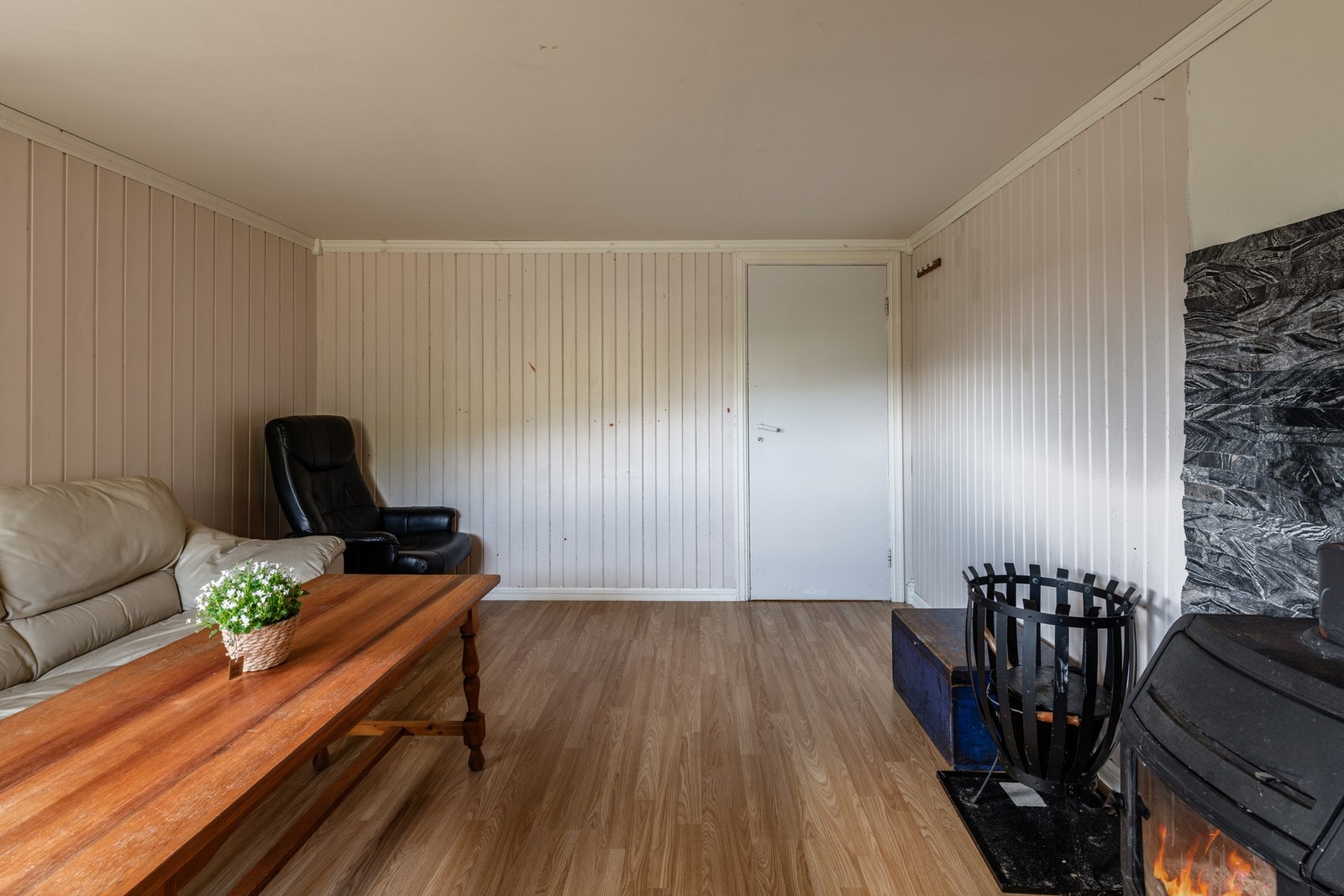 Enten du ønsker en kjellerstue, ungdomsrom, hjemmekontor eller et gjesterom Galleribilde