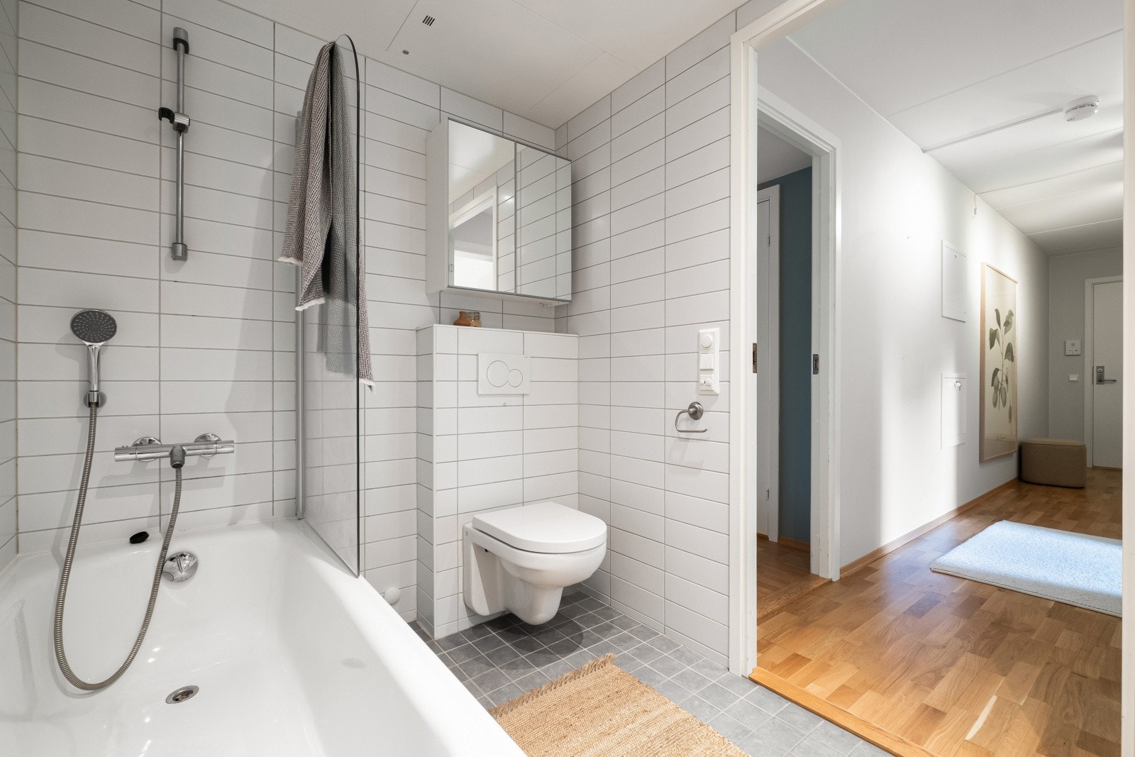 Det lekre badet er innredet med badekar. Galleribilde