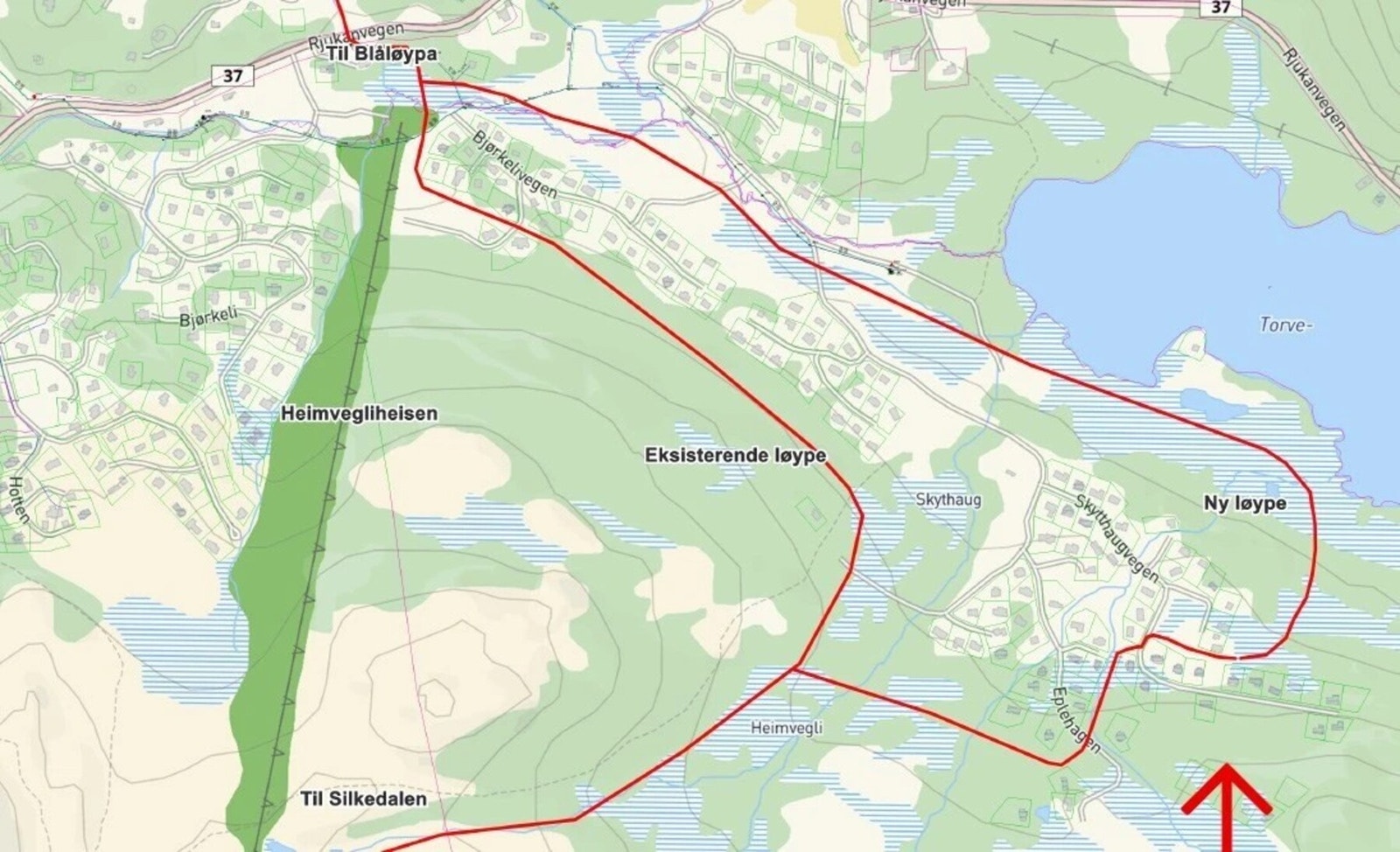 Ski inn/ut! Pilen viser tomtens plassering. Skiløypene er markert med røde linjer. Galleribilde