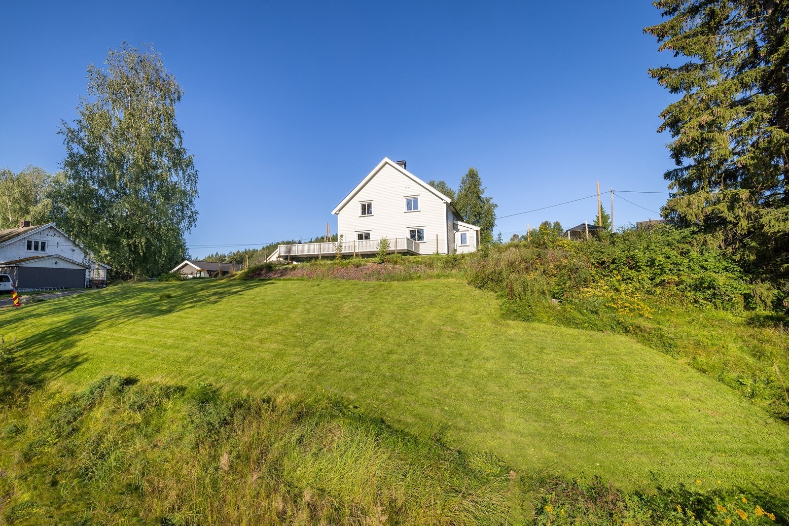 Kort vei til butikk, barnehage og barneskole! Galleribilde