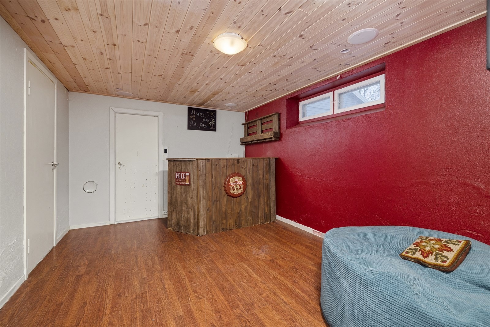 Innredet kjellerstue. Galleribilde