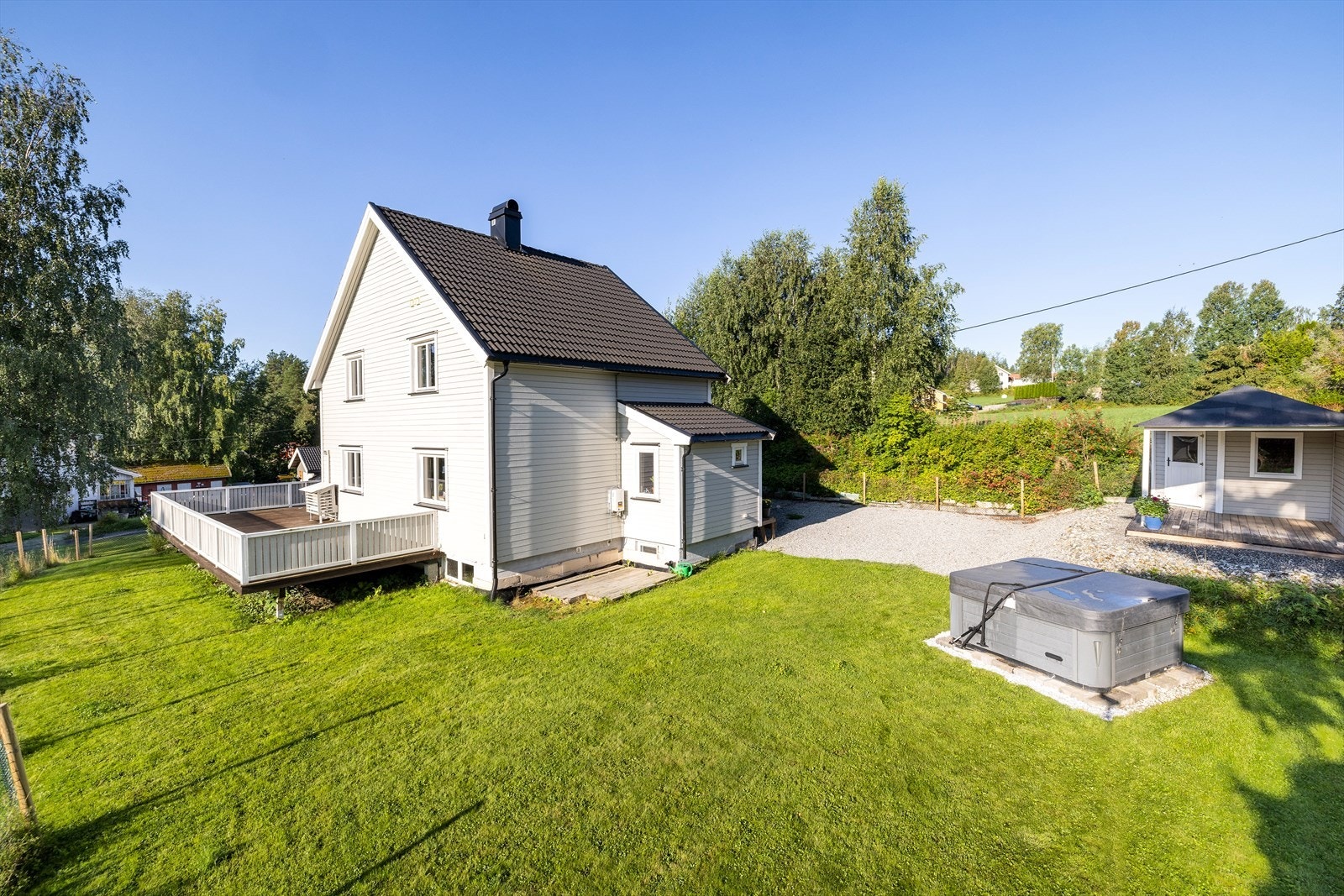 Hagen er inngjerdet og perfekt for hundehold. Galleribilde