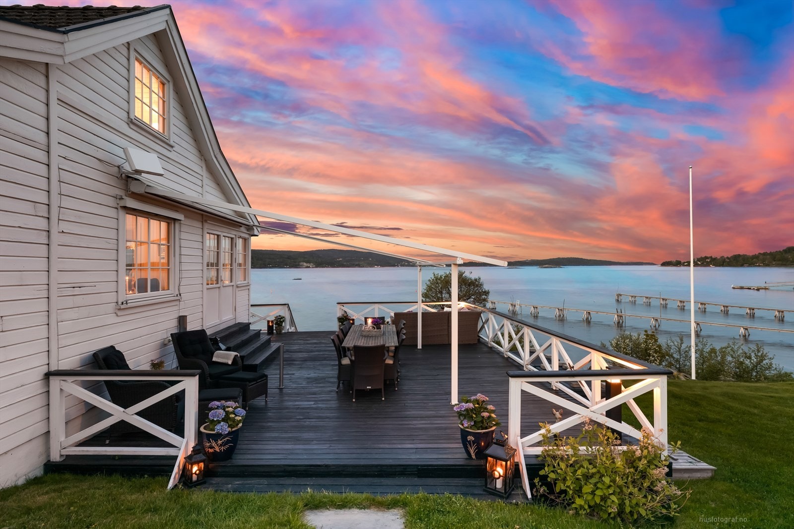 Hyggelig kveldsstemning på terrassen. Galleribilde