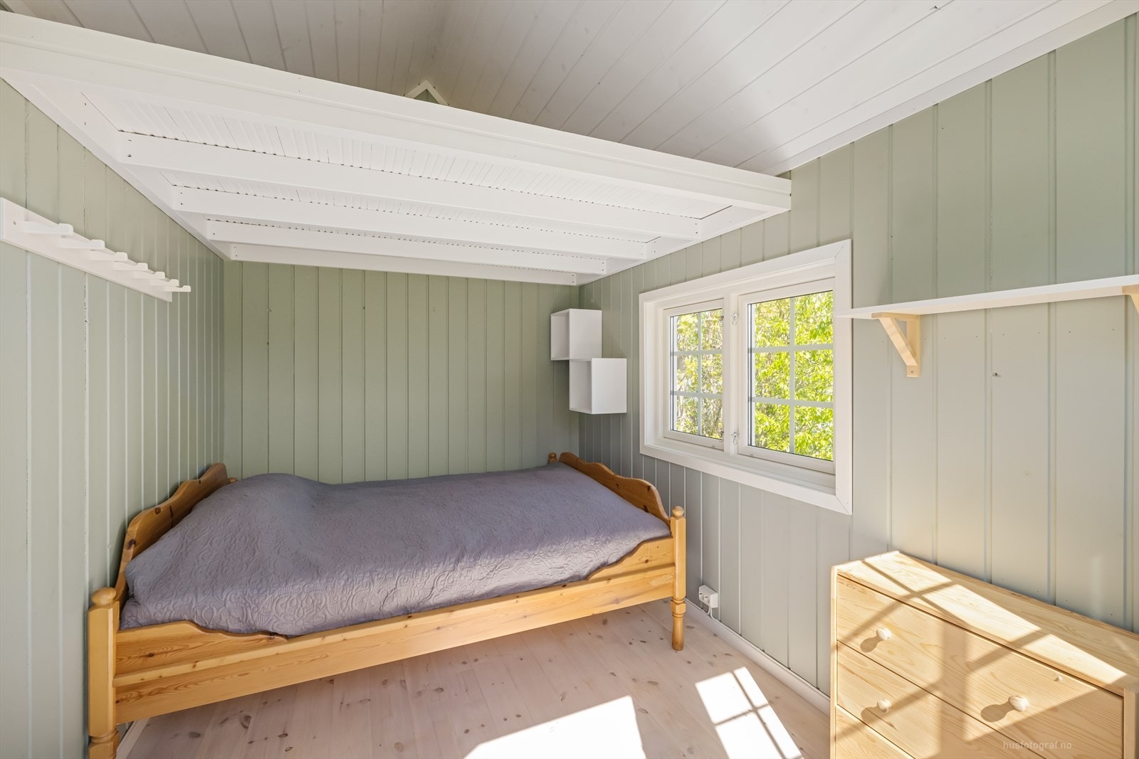 Sjøboden ble totalrehabilitert i 2017, det er rom for ekstra lagringsplass. Galleribilde