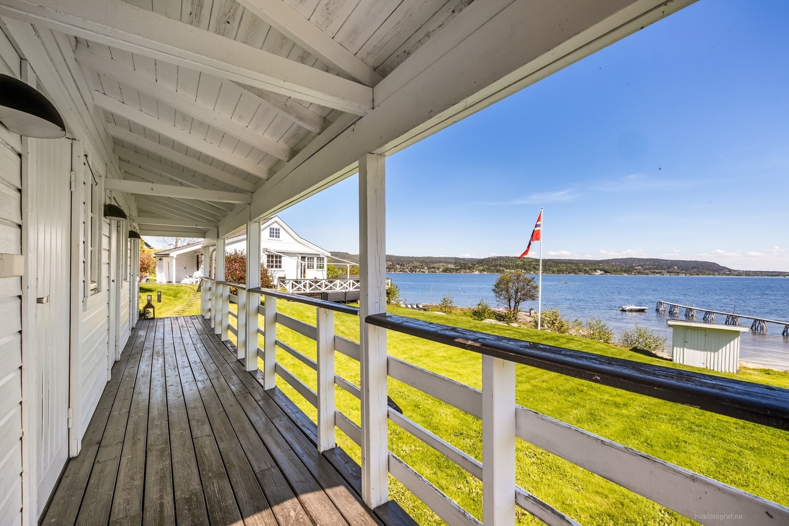 Lun og koselig terrasse ved annekset. Galleribilde