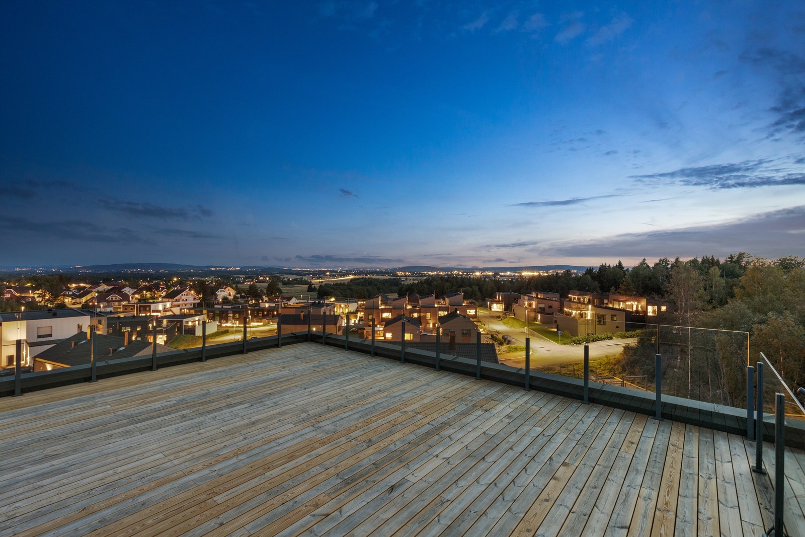 Takterrasse på 114 kvm i 3.etasje, hvorav 58 m2 er solcelleanlegg. Galleribilde