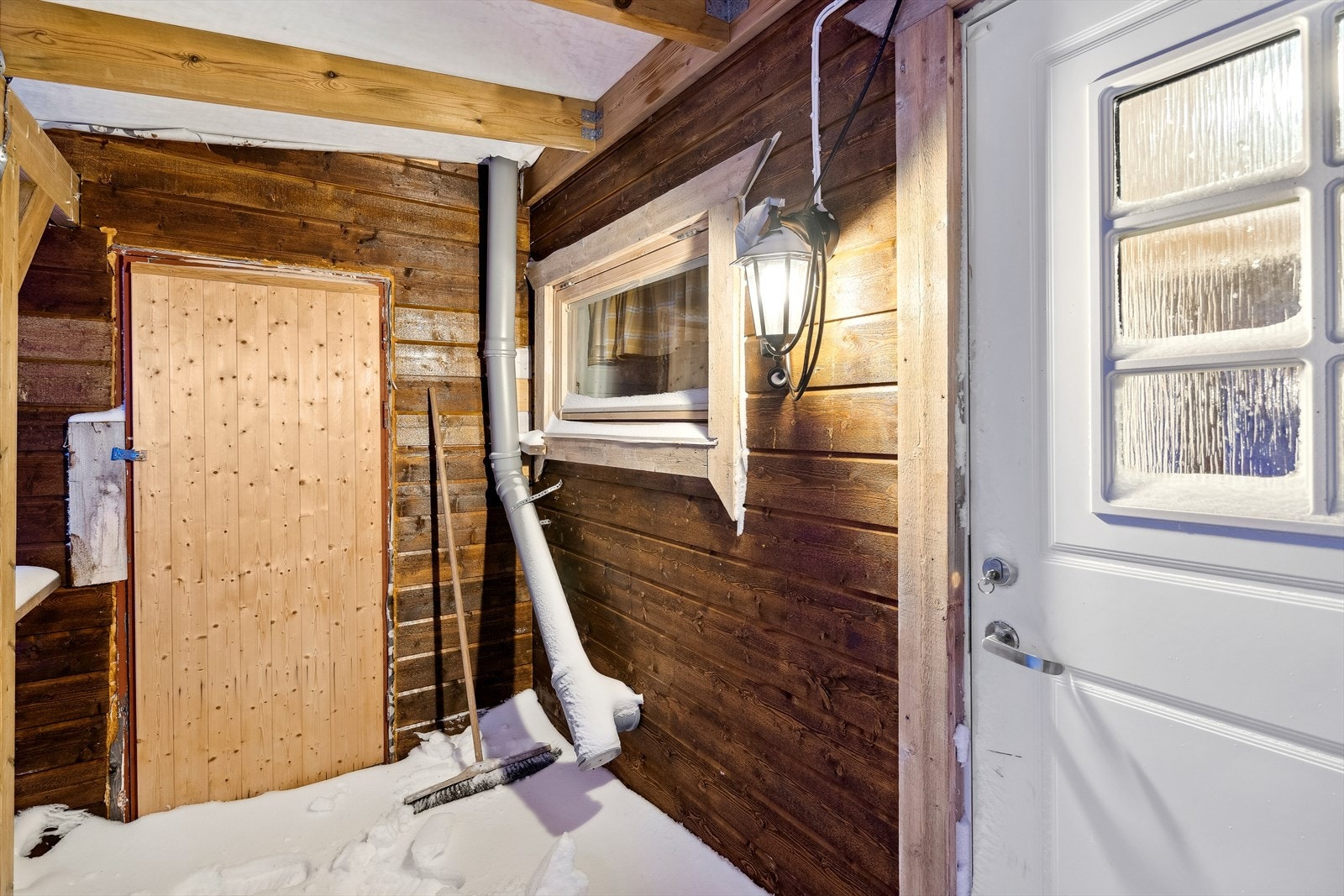 I tilknytning til inngangspartiet er det også utvendig adkomst til lagringsbod. Galleribilde