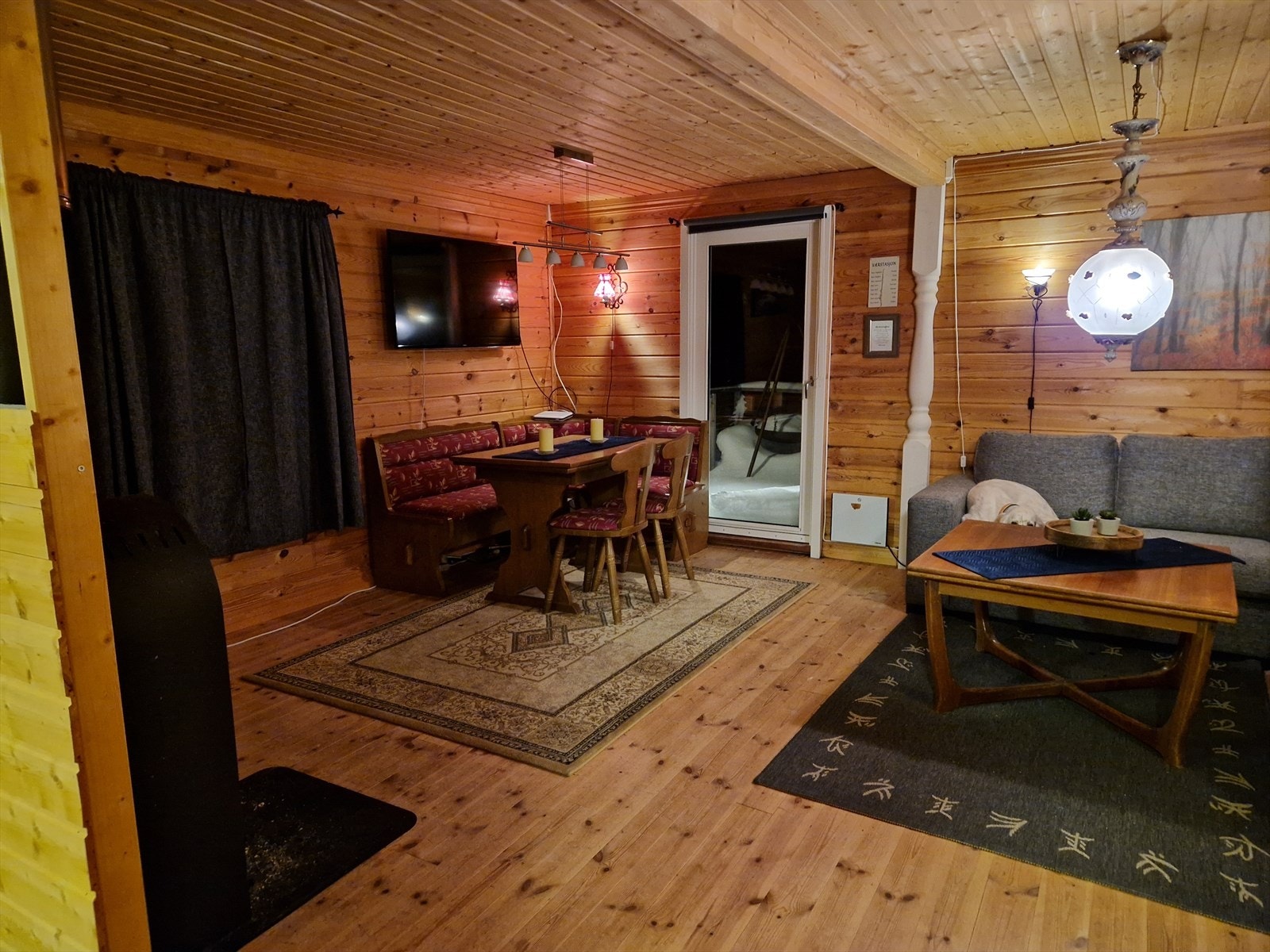 God plass til både sofa og spisebordmøbler (privatfoto 2025) Galleribilde