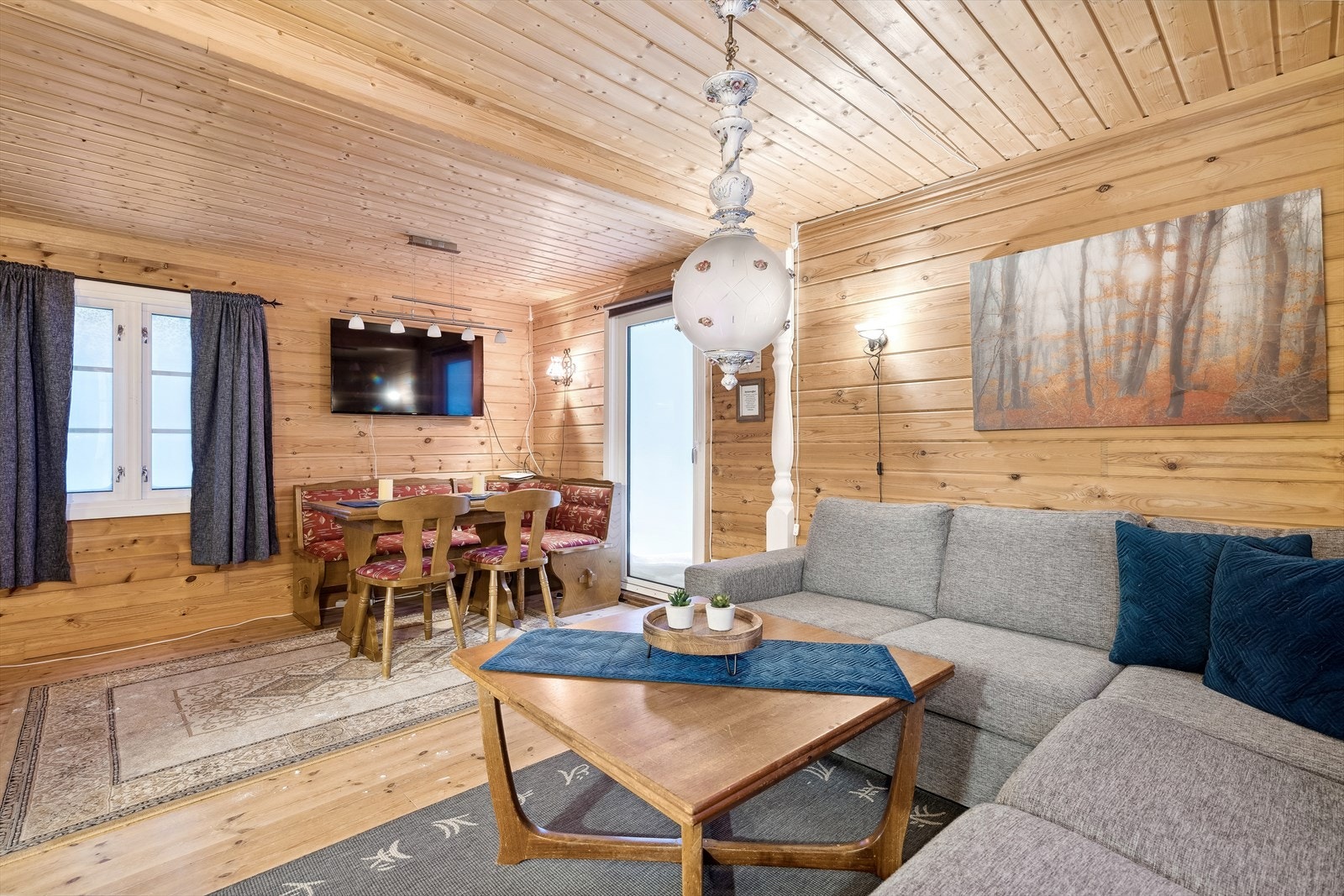 Magnar Sønvisen Moe ved DNB Eiendom har gleden av å ønske velkommen til Repparfjorddalen 1064! Galleribilde