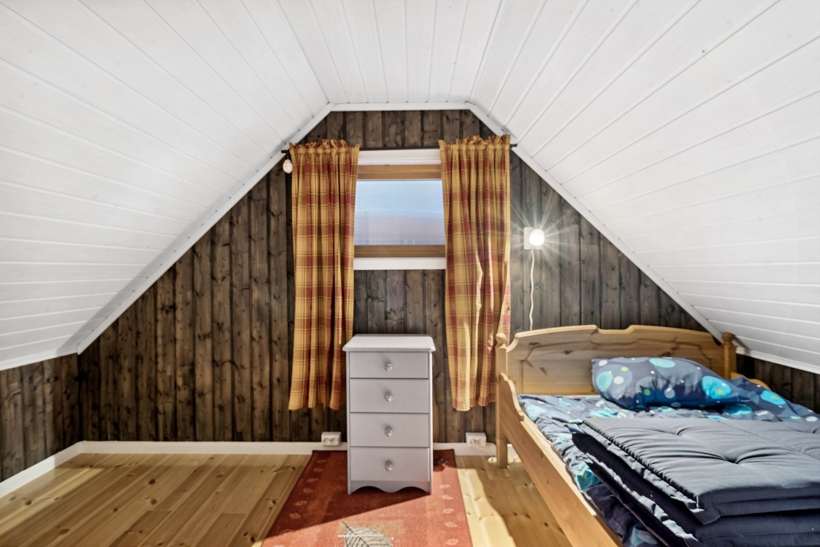 Vinduer tilfredstiller ikke kravet til rømningsvei på grunn av høyde og størrelse. Galleribilde