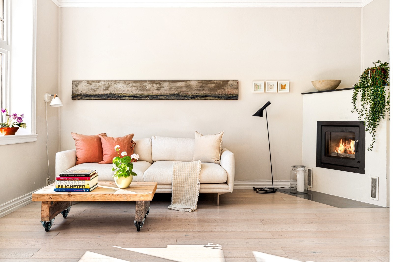 I dagligstuen står det også en vedovn. Galleribilde