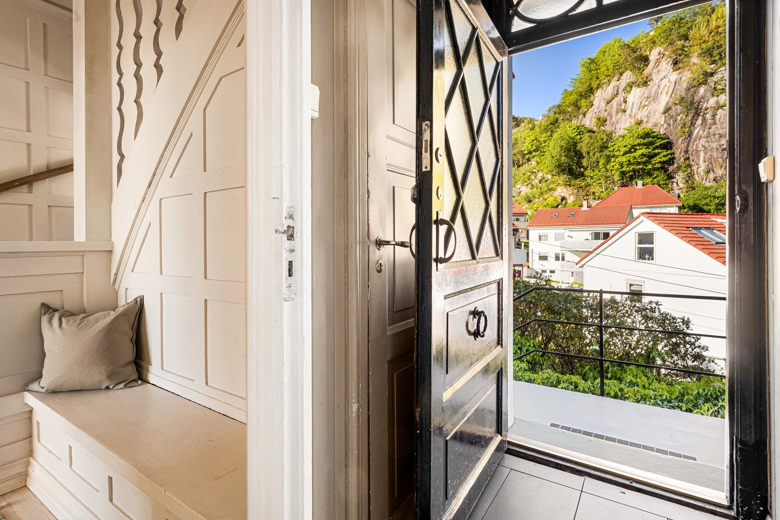 Det første man møter når man har passert en liten yttergang med trapp ned til underetasjen. Galleribilde