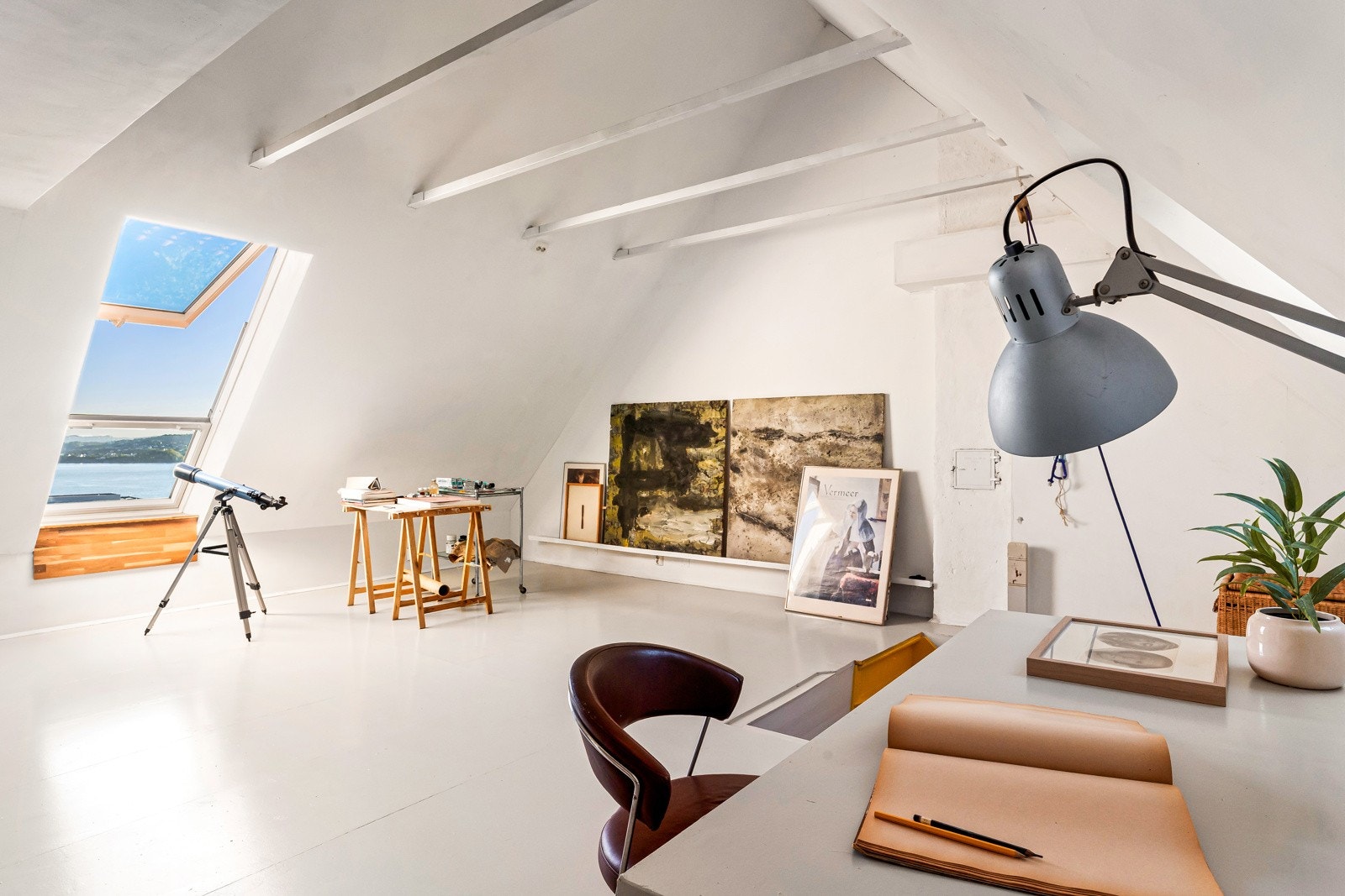 Vindu som slipper inn rikelig med lys, og byr på en fantastisk utsikt! Galleribilde