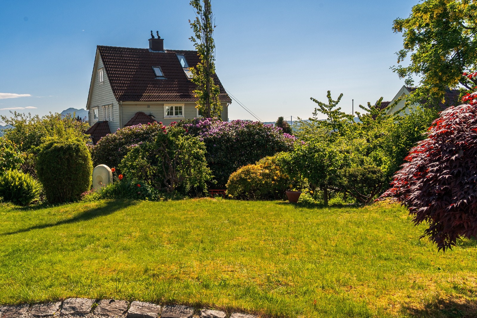 Med sin svært skjermede beliggenhet og sine fantastiske sol- og utsiktsforhold er den en sann nytelse for kropp og sjel. Galleribilde