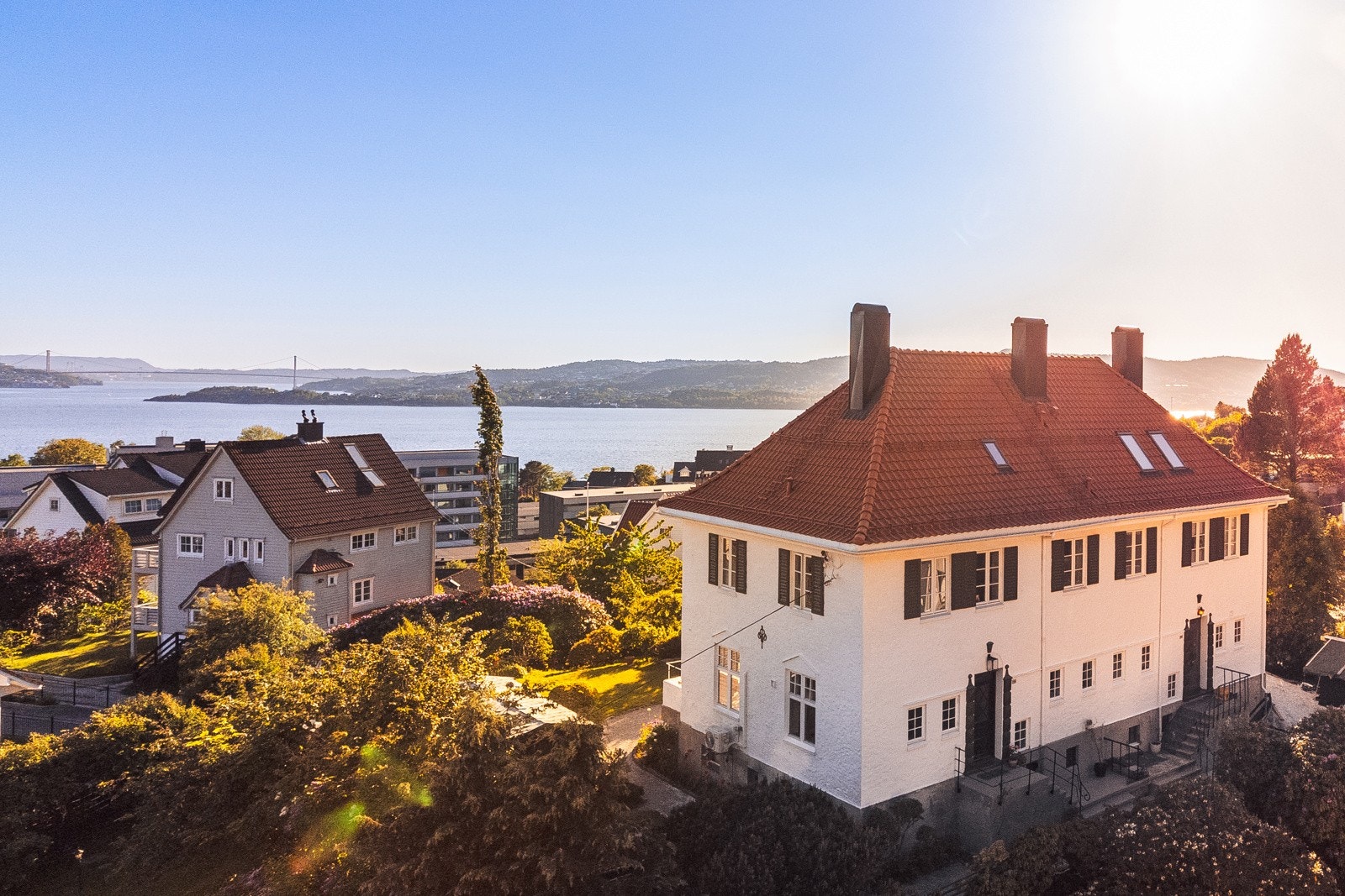 Privatmegleren v/ Bernt Helland og Henriette Schaathun har gleden av å presentere Solbakken 20A! Galleribilde