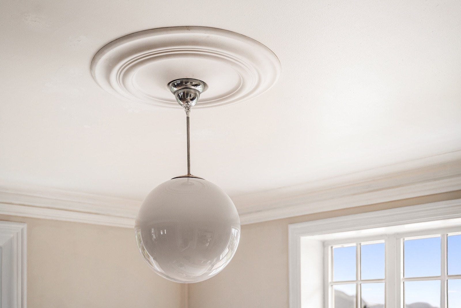 Boligen holder god standard, men likevel klassiske og originale kvaliteter som rosetter og stukkatur som gir boligen særpreg. Galleribilde