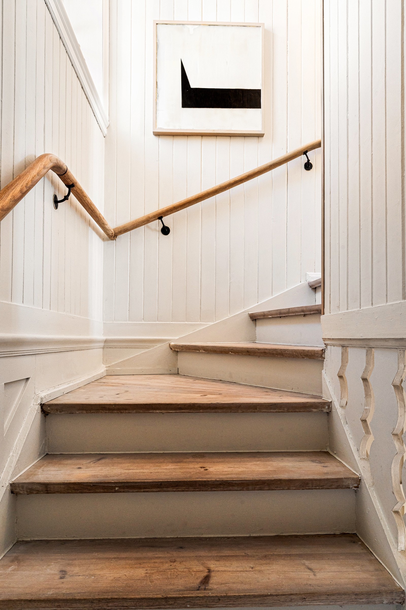 Også her er originale brede tak-/ gulvlister, men likevel godt vedlikeholdt. Galleribilde