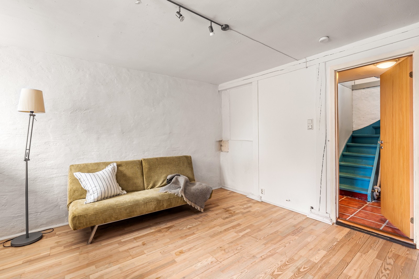 I underetasjen er det laget til en hybel som tidligere er utleid (ikke godkjent). Galleribilde