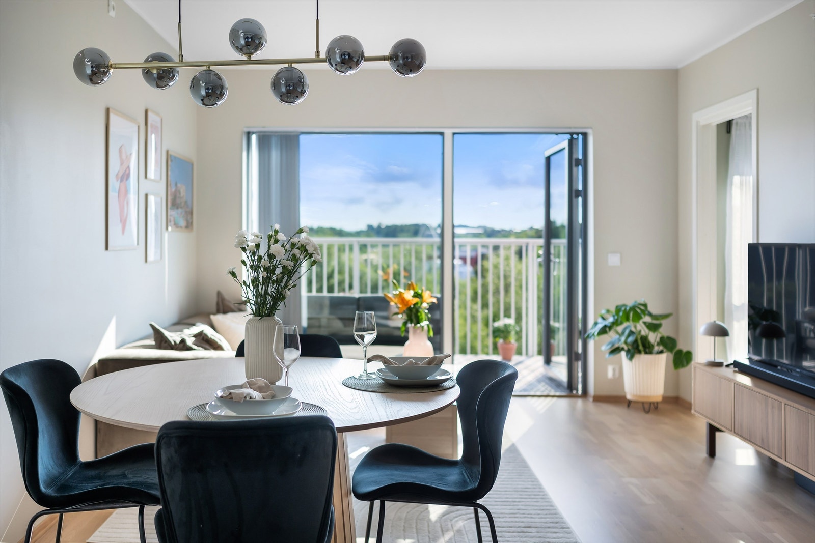 God plass til spisebord ved kjøkken. Galleribilde