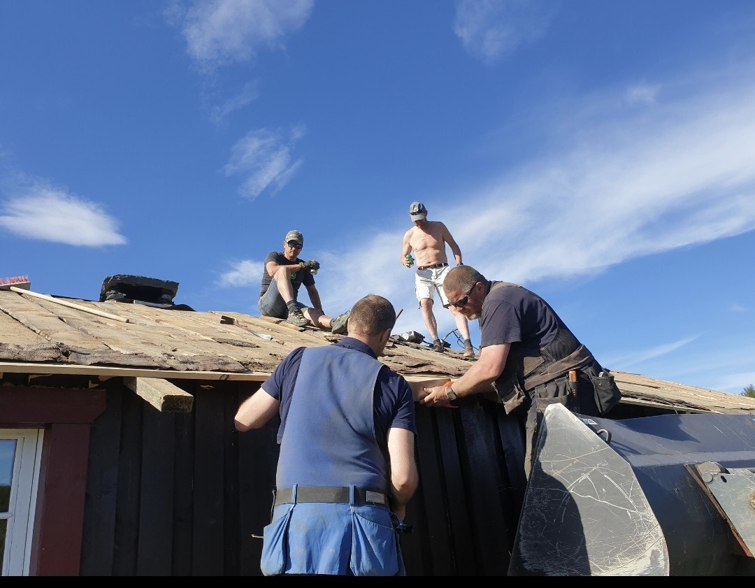 I bygda lever dugnadsånden i beste velgående. For å holde samfunnet igang, hjelper vi hverandre etter beste evne. Har du lyst og interesse, er dugnad en fin måte å bli kjent med nye sambygdinger. Galleribilde