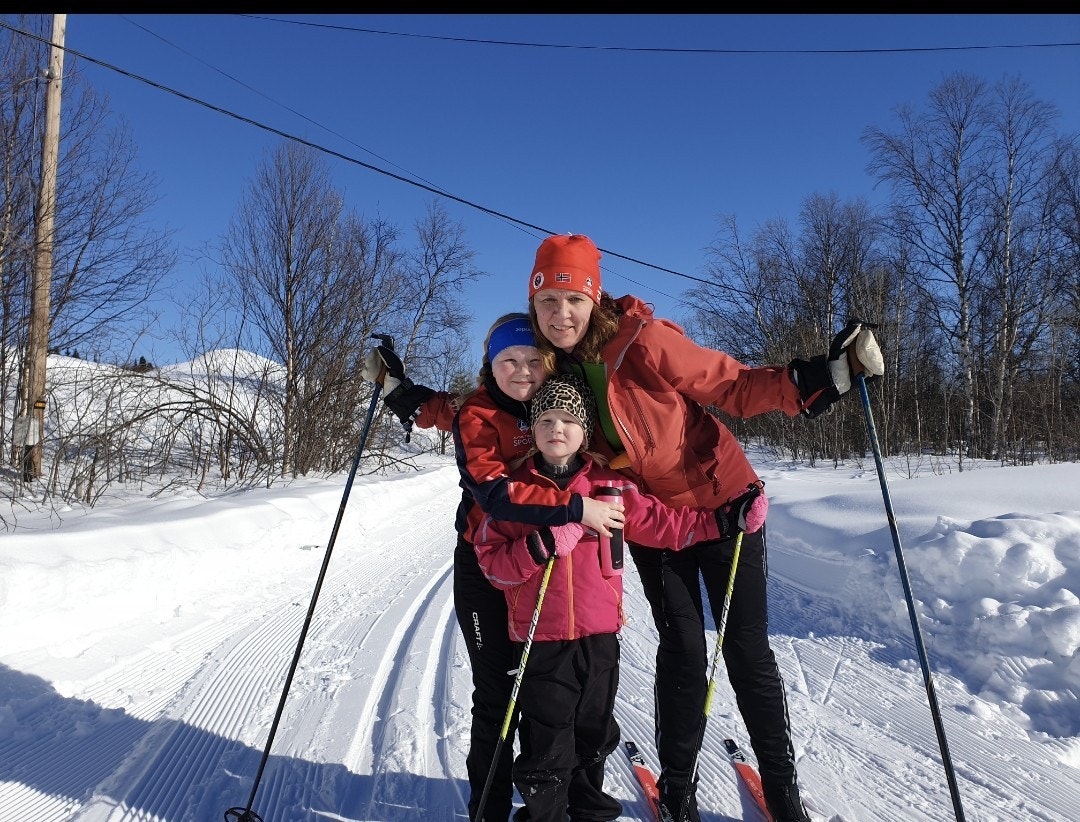 For den som er glad i vinter og ski, er Vingelen et eldorado. Snøen kommer som regel ganske tidlig, og ligger stabilt og fint hele vinteren. For den skiglade er det milevis med oppkjørte trikkeskinner lett tilgjengelig. Galleribilde