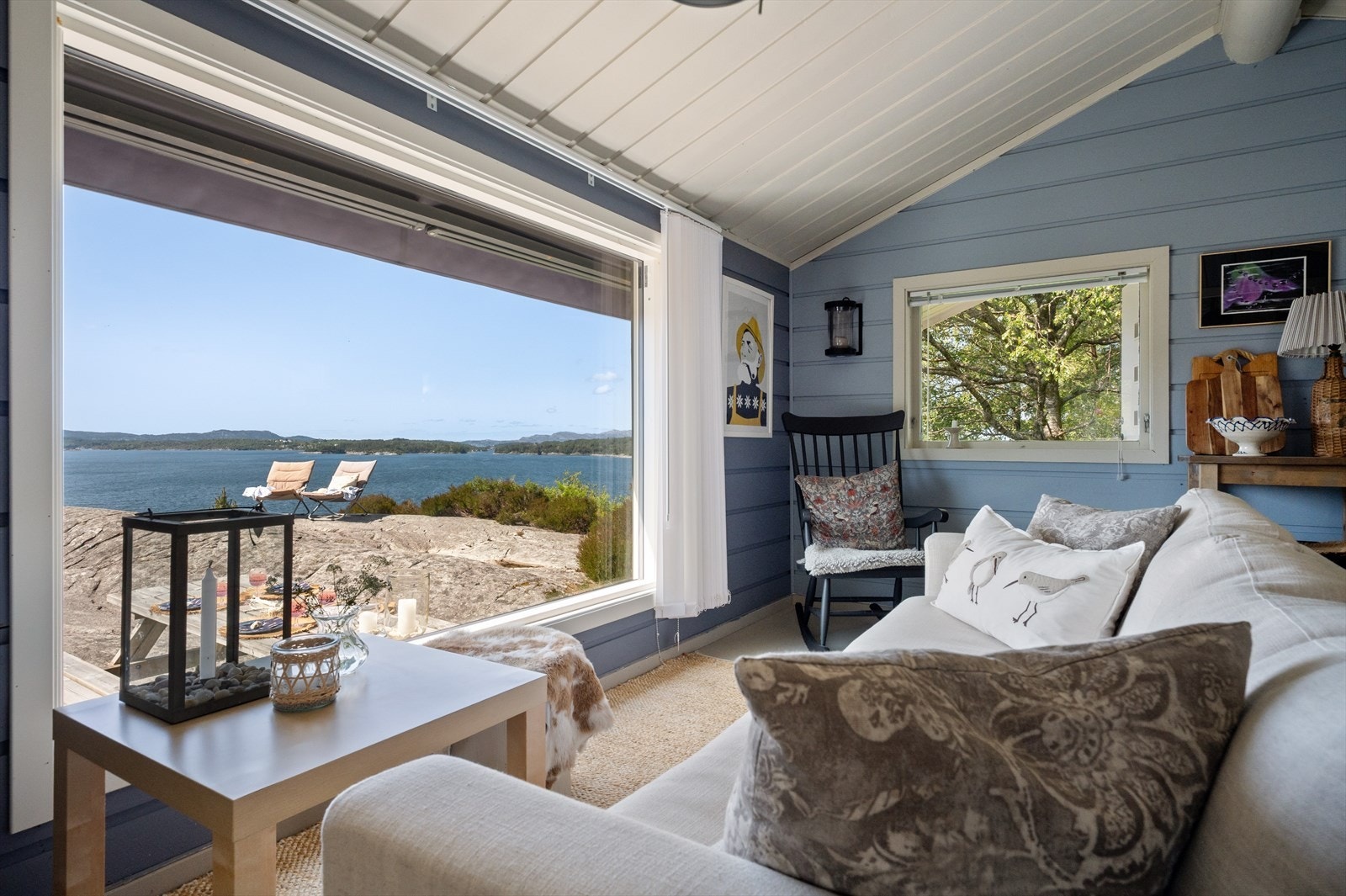 Nydelig sjøutsikt retning vest som byr på godt med sol. Galleribilde