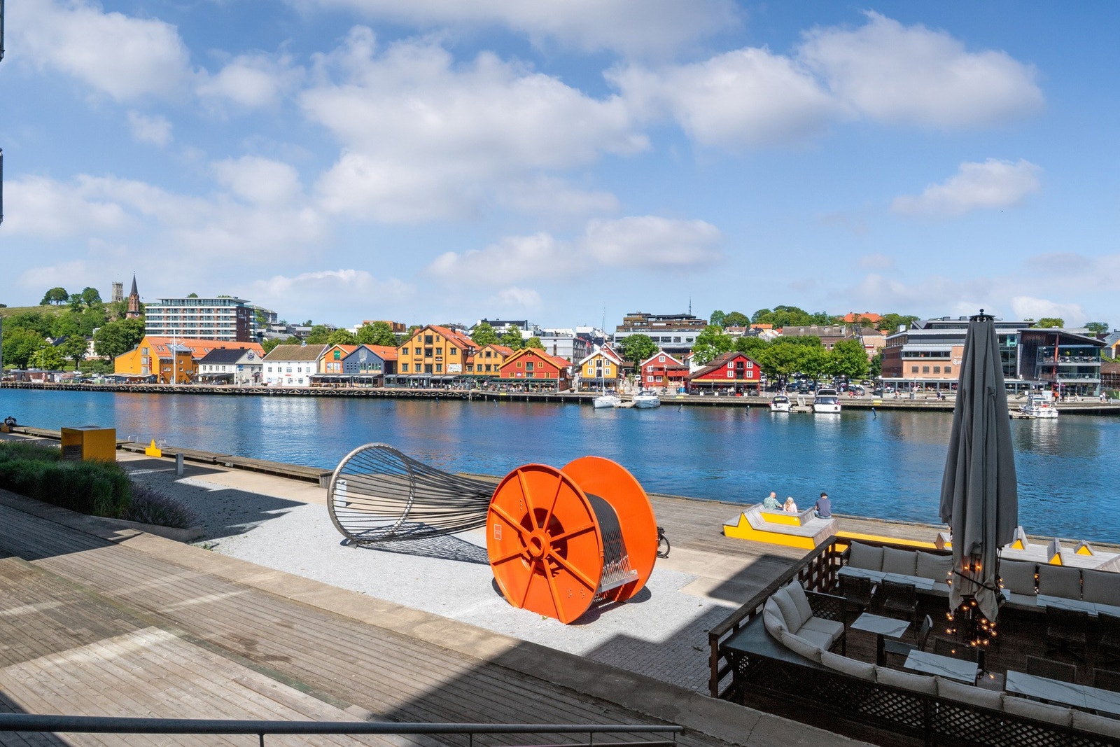 Kaldnes Brygge er en idyllisk, liten perle, nær både bykjernen og den vakre skjærgården. Galleribilde