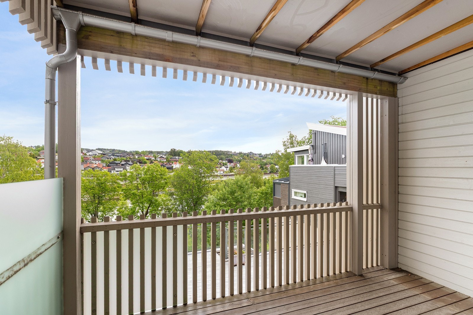 Koselig uteplass med gode utsiktsforhold Galleribilde