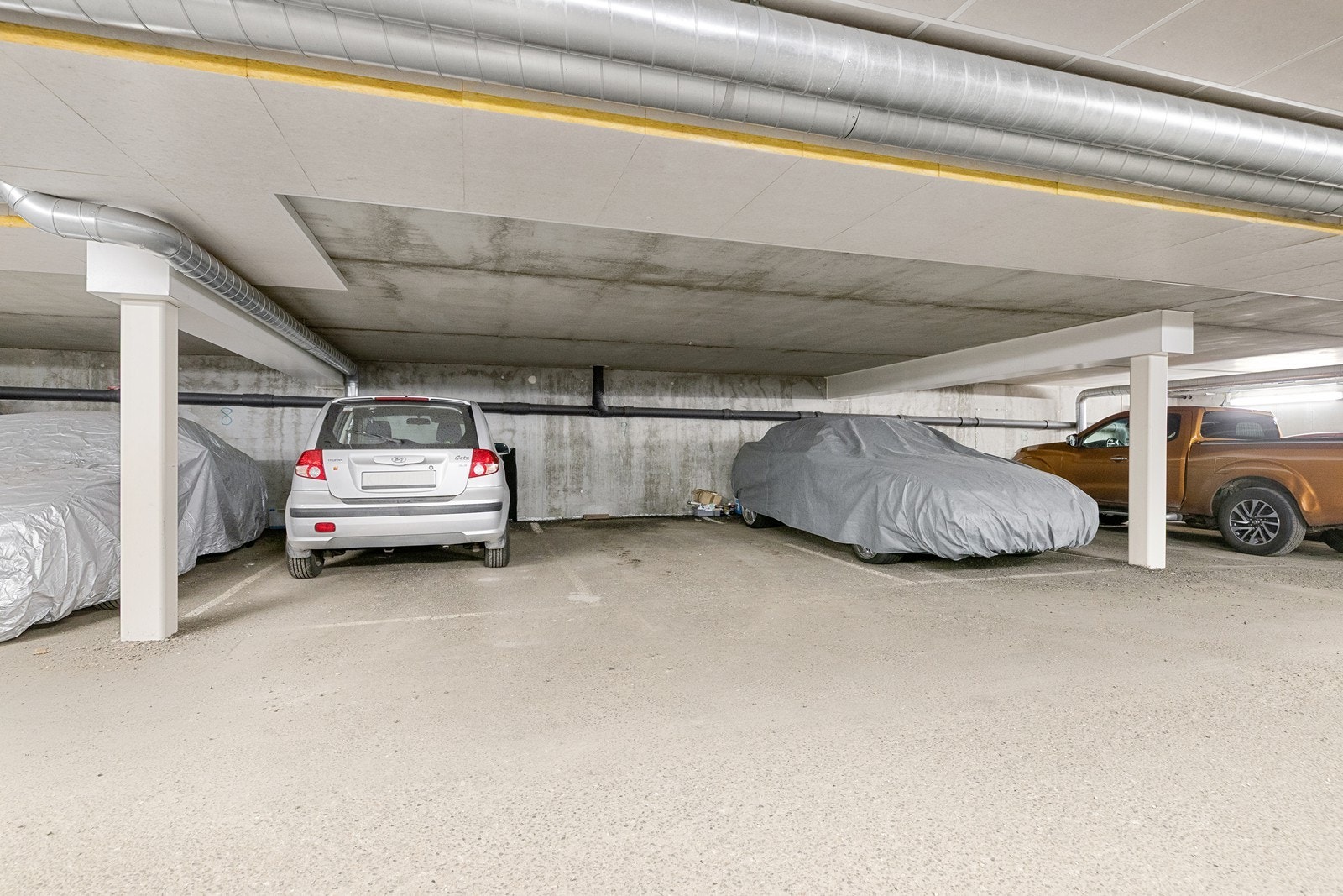 30Fast plass i garasjekjeller Galleribilde