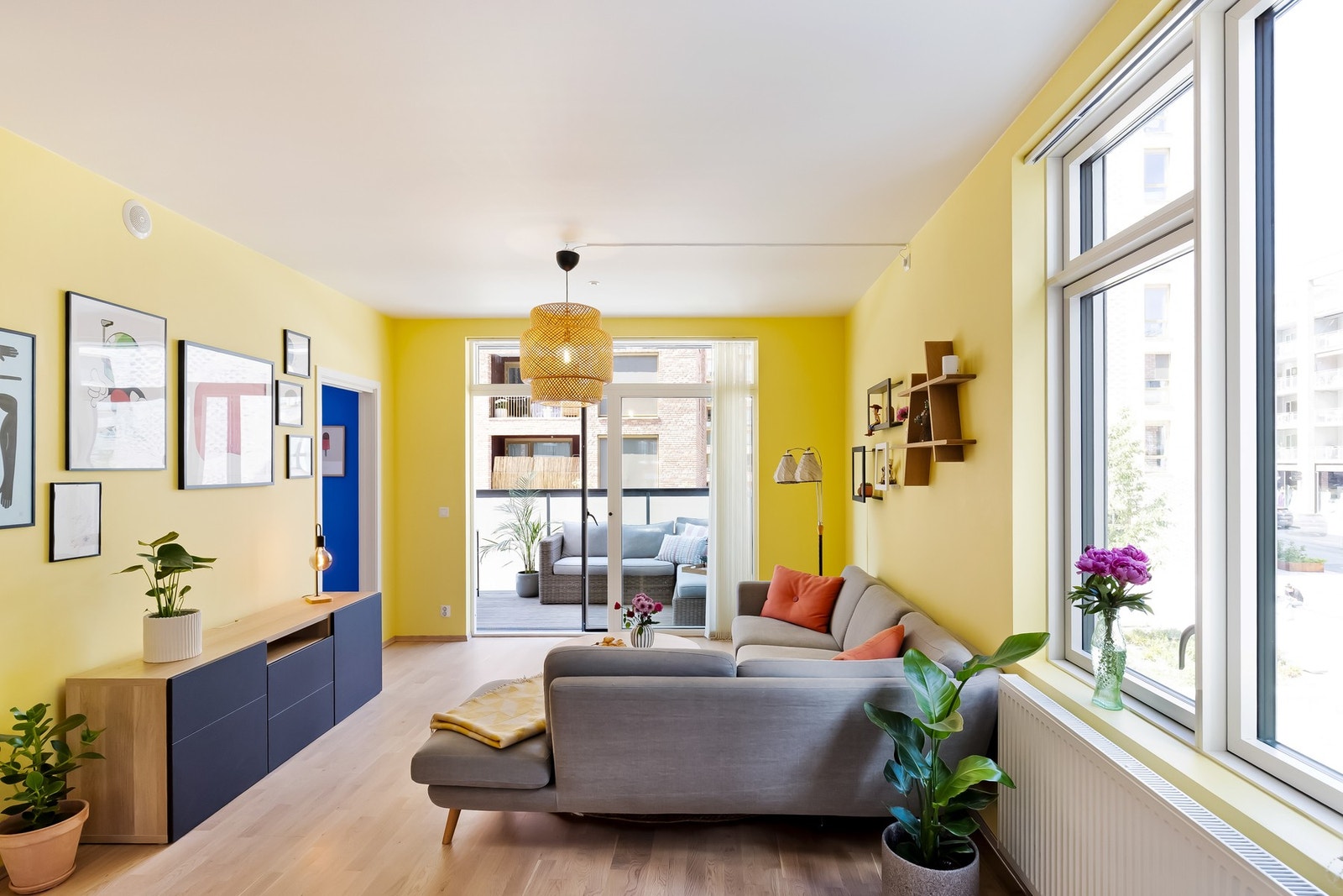 Jan Gunnar Grunden v/ EIE Løren ønsker velkommen til Lørenvangen 5! Galleribilde