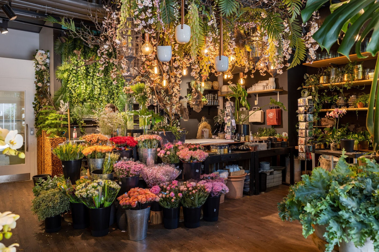 Blomsterpikene har et rikt utvalg av flotte blomster. Galleribilde