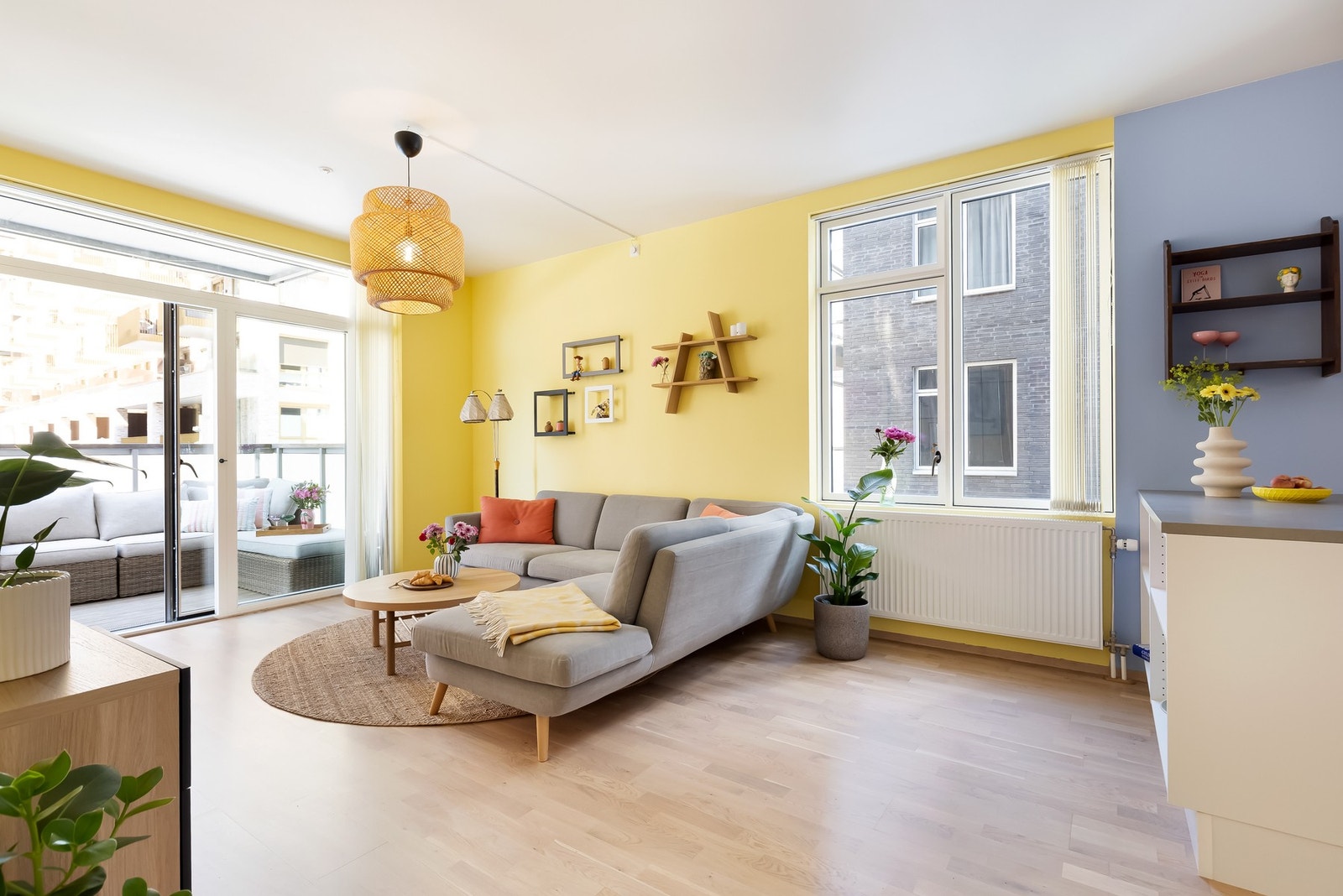 Som endeleilighet gir boligen gode lysforhold hele dagen og en god atmosfære. Galleribilde