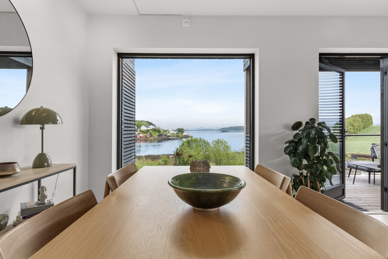Utsikt fra spisebord. Galleribilde