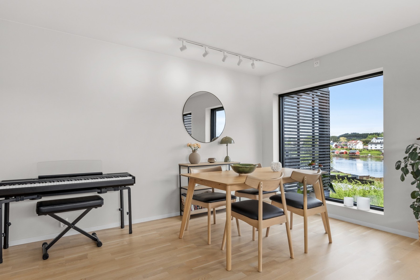 God plass til spisebord med flott utsikt! Galleribilde