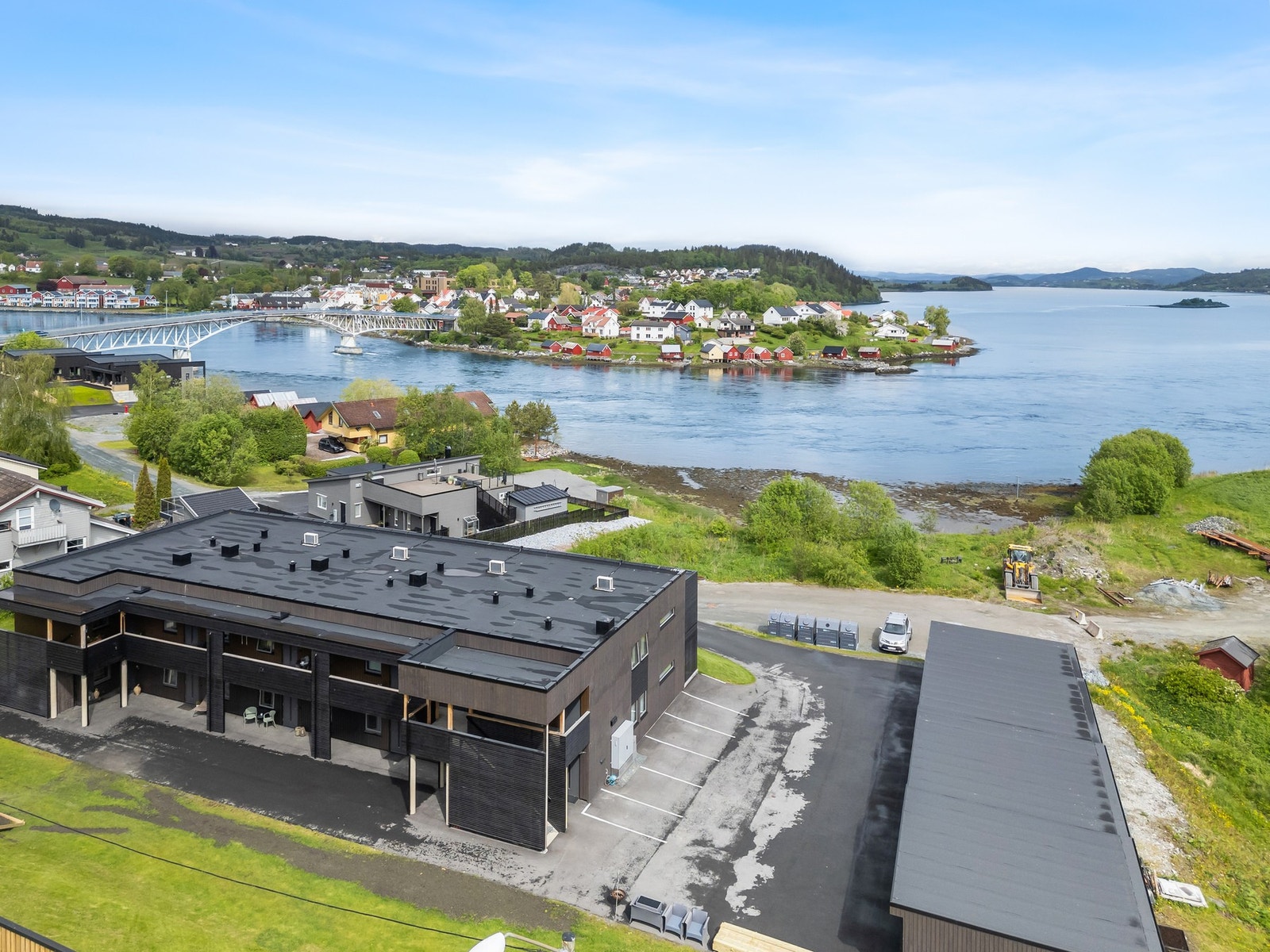 Godt med parkeringsplasser rundt borettslaget. Galleribilde