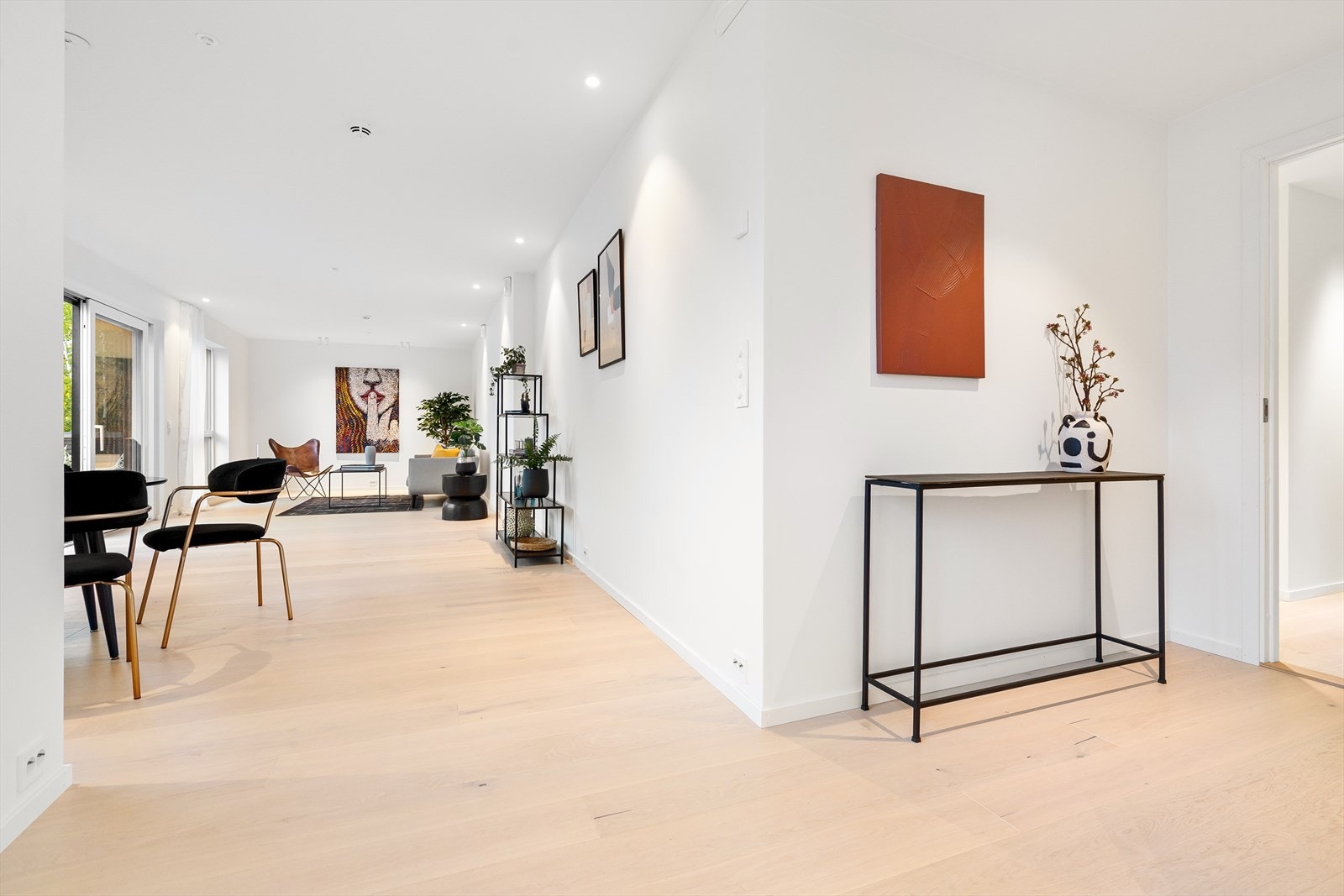 Felleskostnadene inkluderer blant annet Kabel-TV, bredbånd, strøm til fellesarealer og kommunale avgifter. Galleribilde