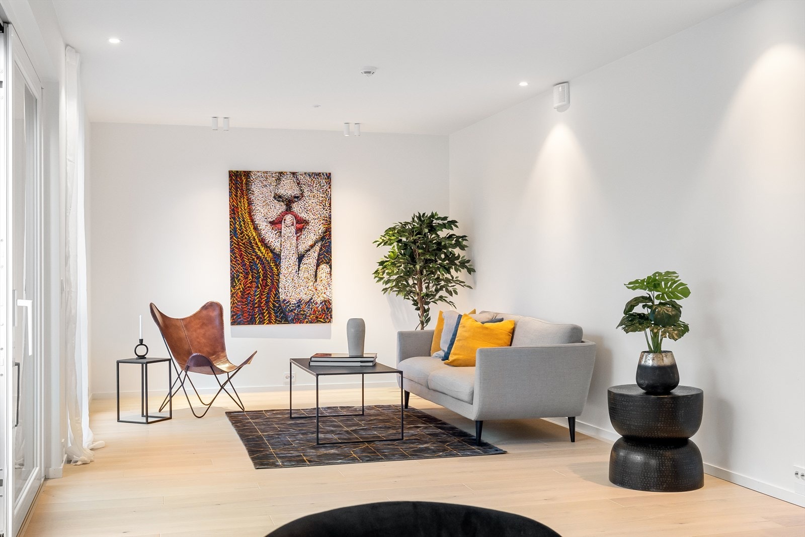 Leiligheten varmes opp av vannbåren varme i gulv og fjernvarme. Det er gulvvarme i gulv på begge baderommene. Galleribilde