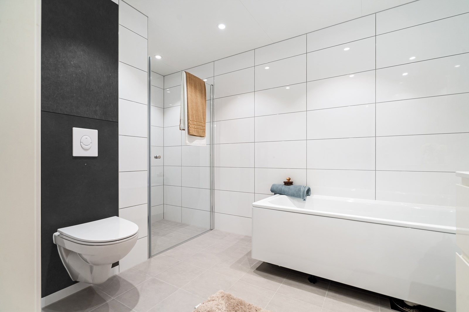 Det er mekanisk avtrekk og gulvvarme på begge bad. Galleribilde