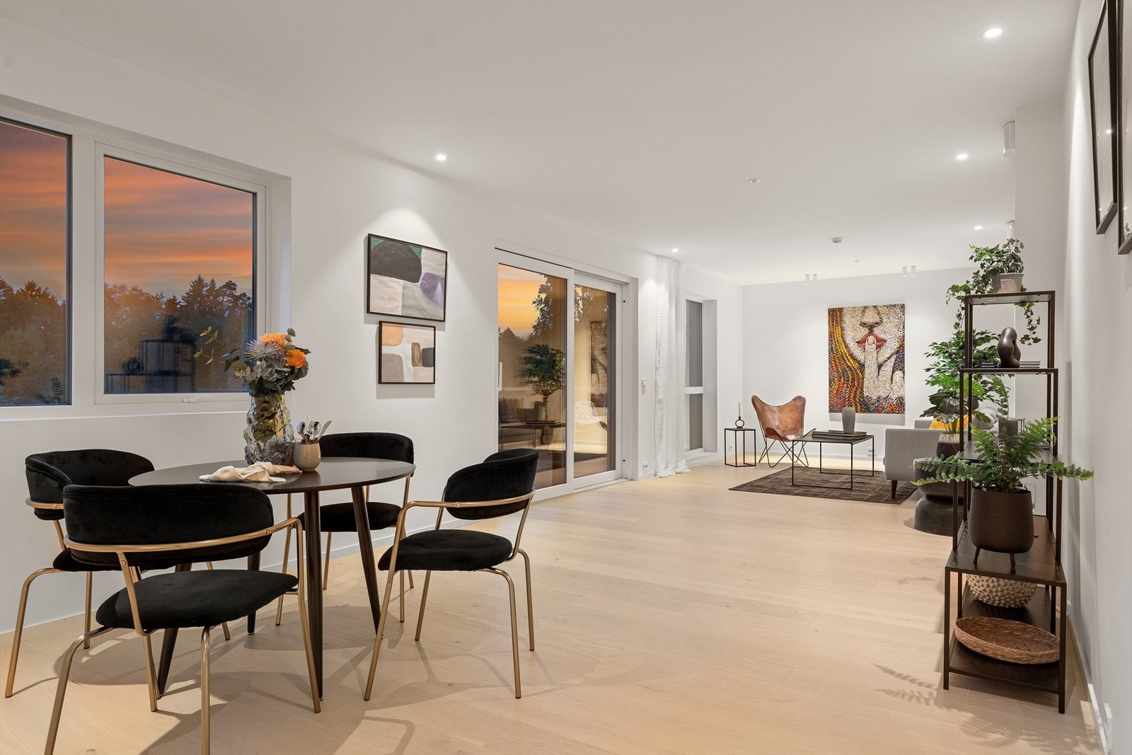 Leiligheten har en nordvestvendt terrasse på 20 kvm. Galleribilde