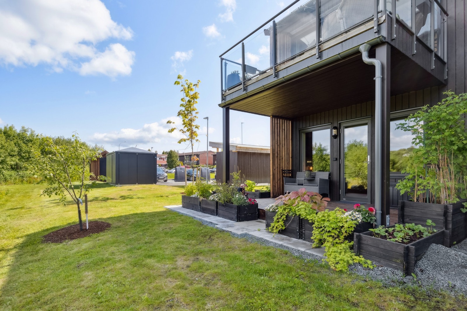 Som andelseier av nr. 35 har du i tillegg bruksrett til hagen, med mulighet for å sette opp gjerde - en rettighet som gjelder fram til 10. april 2054. Galleribilde