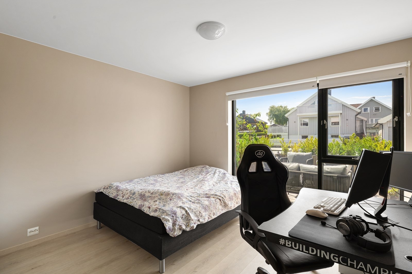 - Alle er malt i tidsriktige farger med pent helstav gulv - Galleribilde