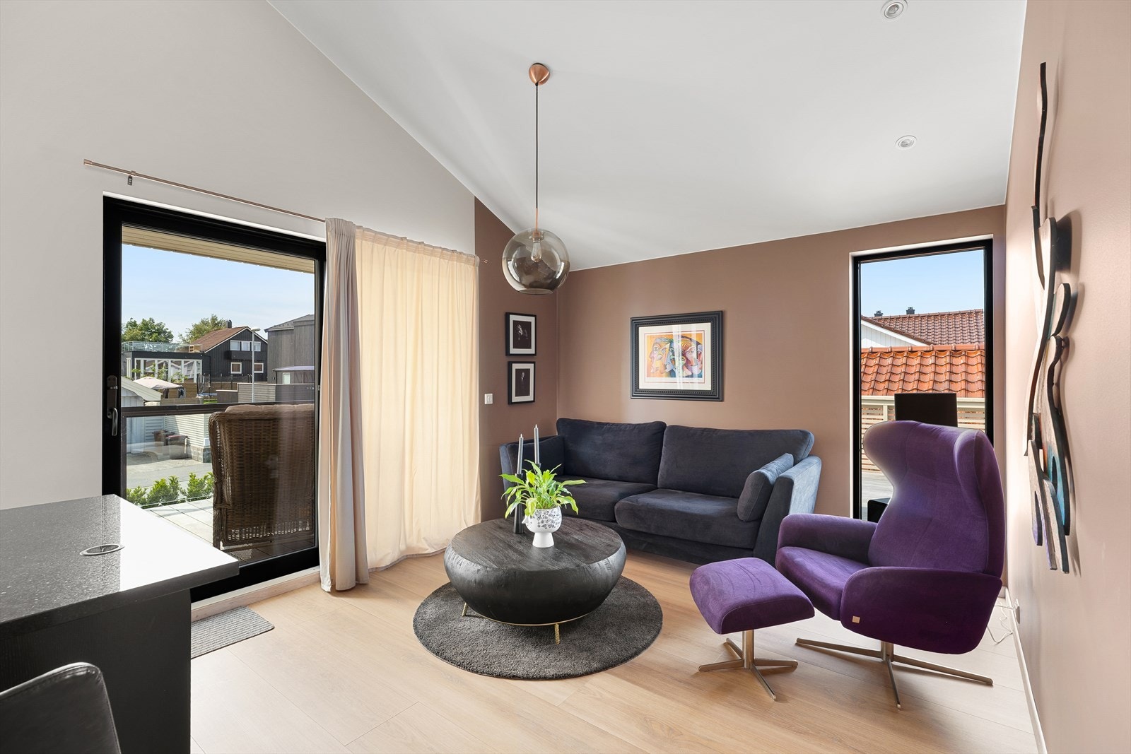 - Like ved er det en stue som kan brukes til frokostkrok, TV-stue eller kontor - Galleribilde