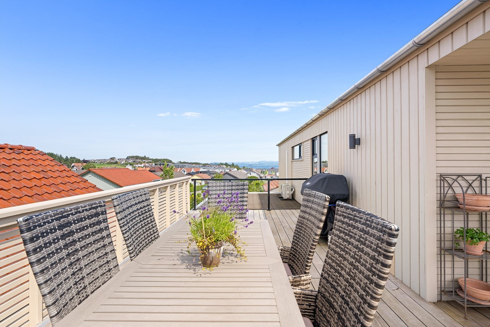 - Terrassen er oppgradert med Kebony terrassedekke - Galleribilde