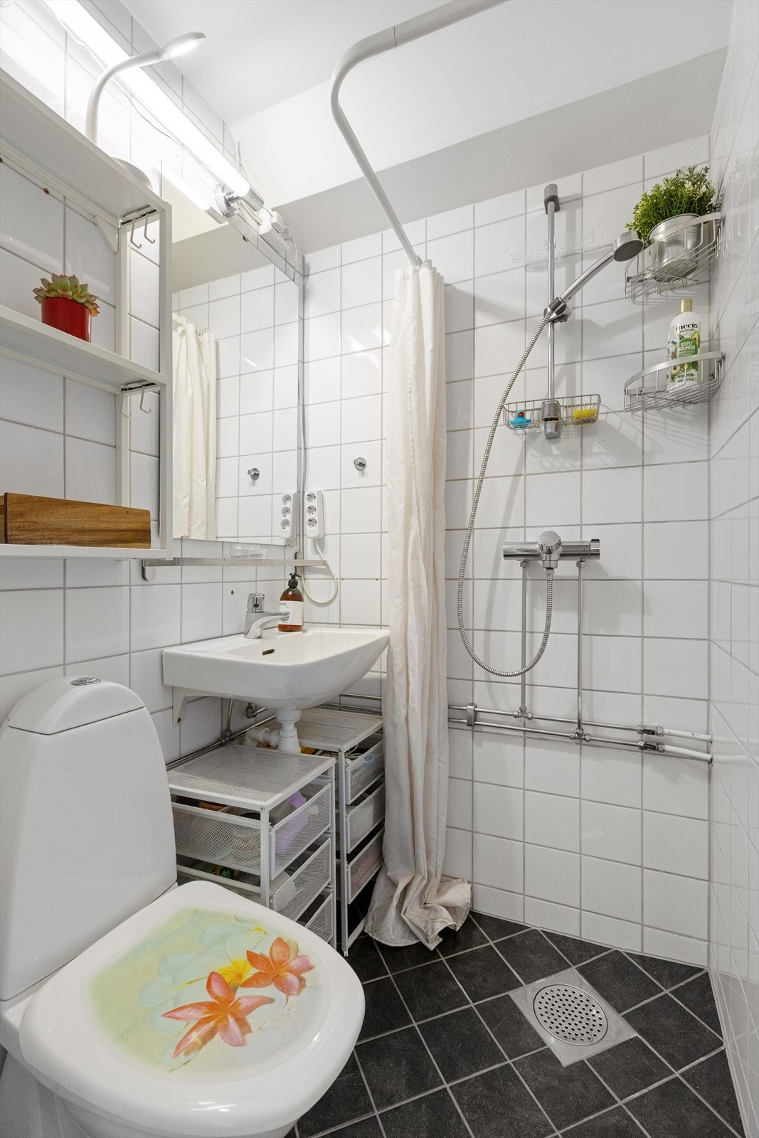 Badet er bygget i 1991 og har en praktisk tilnærming. Galleribilde