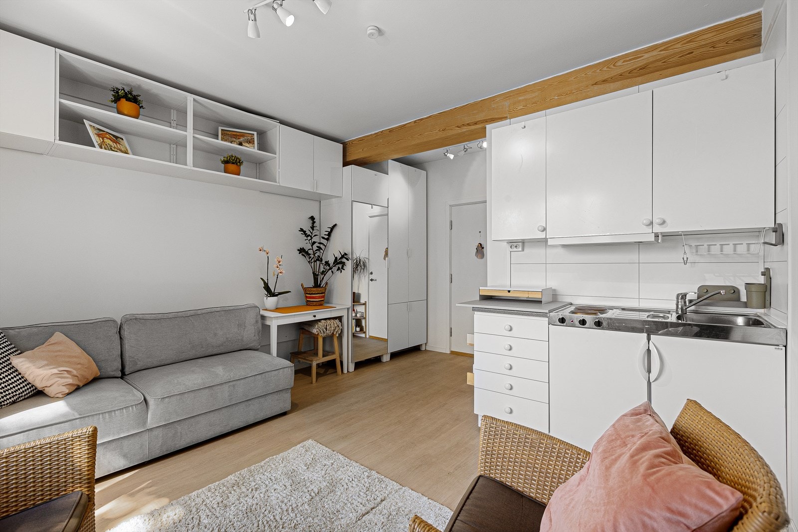 Stuen er fleksibel og kan enkelt møbleres etter behov og livsstil. Galleribilde