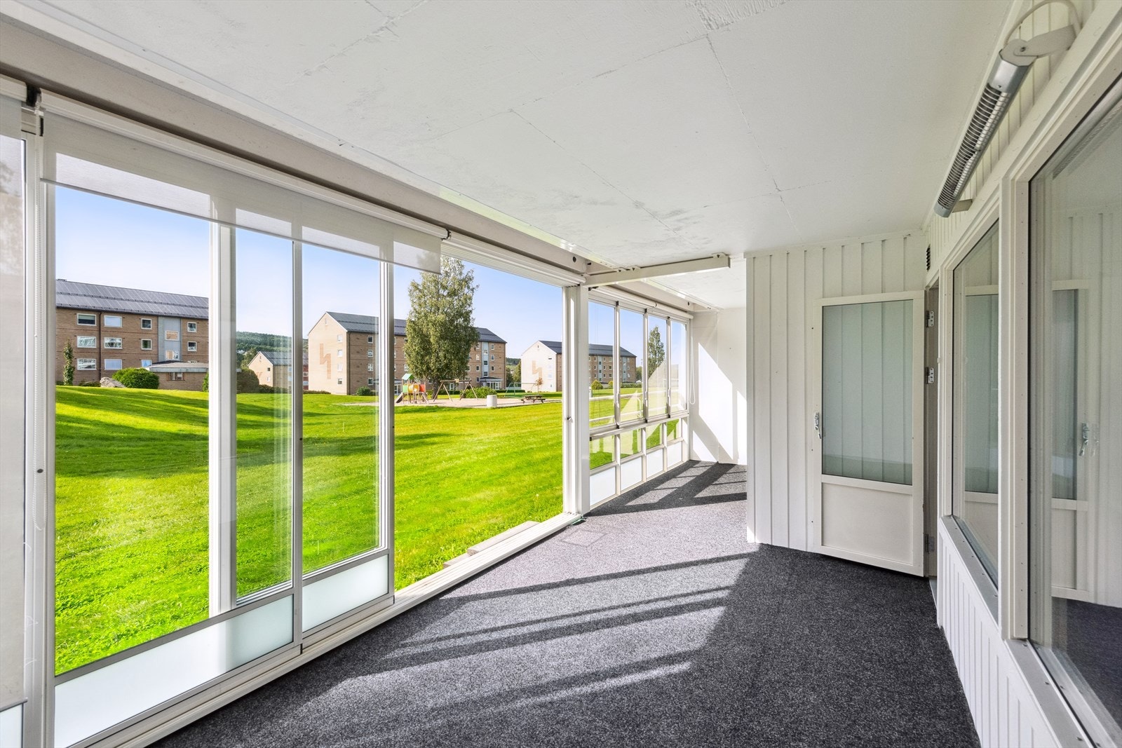 Utenfor stuen har du en romslig innglasset balkong på 21 kvm. Galleribilde
