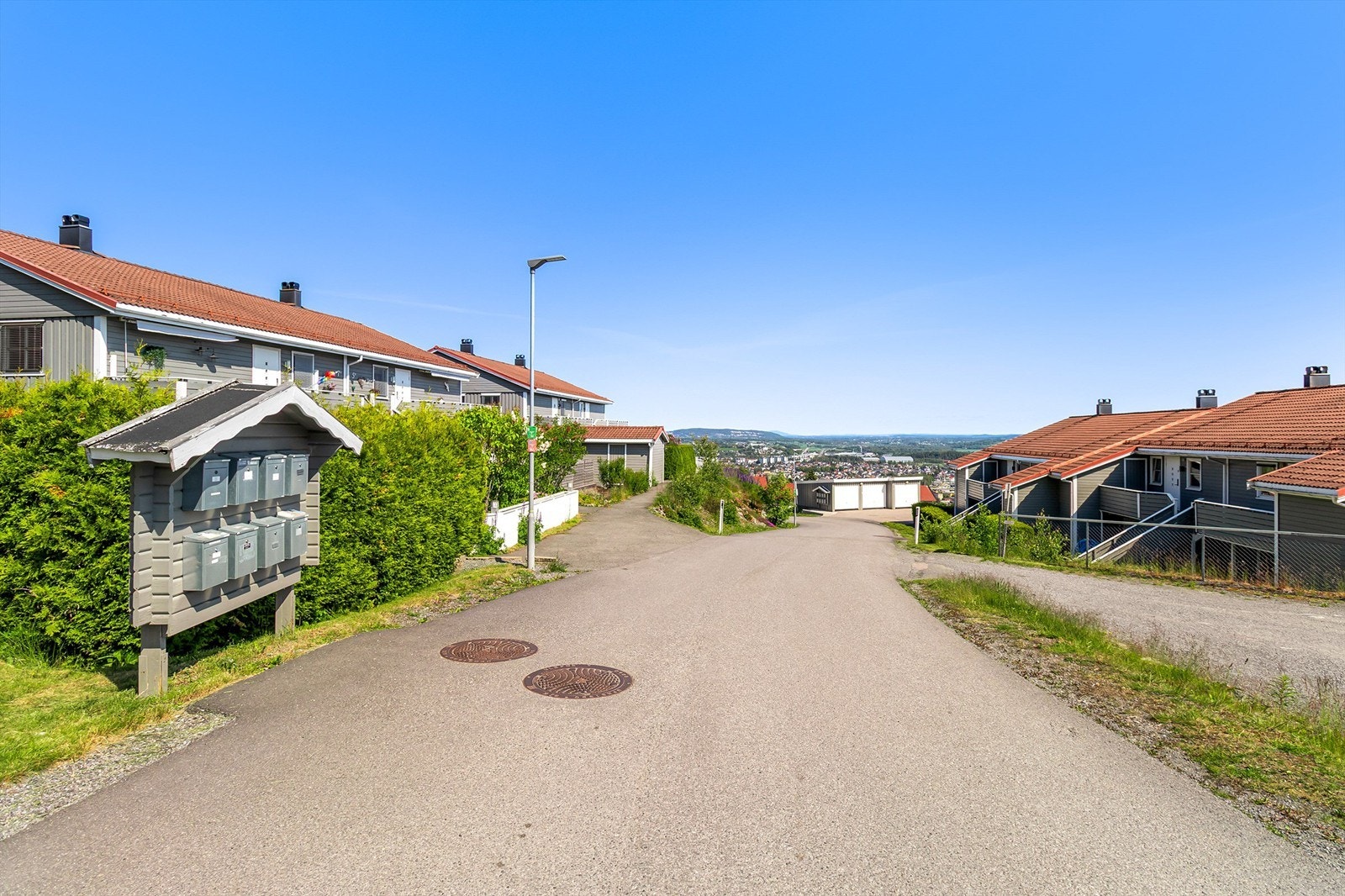 Kvartsvegen ligger høyt og fritt med fin utsikt Galleribilde