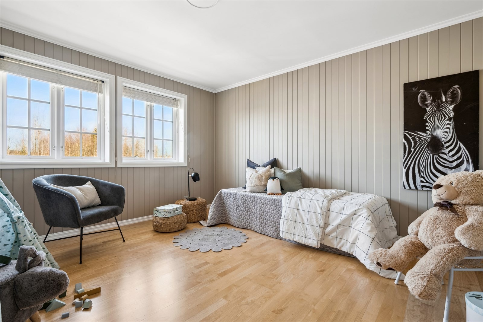 Fra alle soverommene har man adkomst til loft. Galleribilde